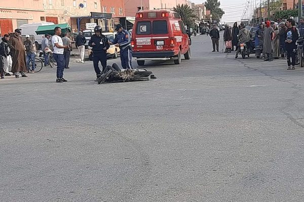 شيشاوة: حادثة سير بين دراجة نارية وسيارة تخلف إصابة خفيفة واستنفارًا للسلطات الأمنية