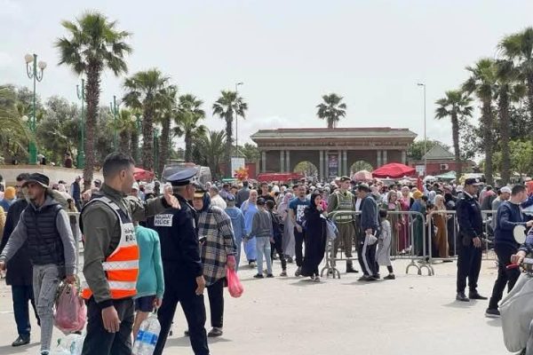 زيارة رمضانية مكثفة لمقبرة الرحمة بدار بوعزة.. تنظيم أمني محكم وتعاون مواطني يُجنّب الحوادث رغم الازدحام